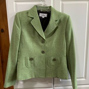 Ladies size 6 green jacket by Le Suit
